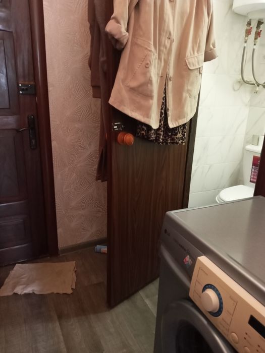 Продам Гостинку м.Студенческая .