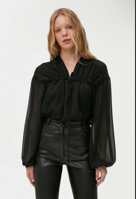 Чорна блуза з шифону від must have, розмір хс-с