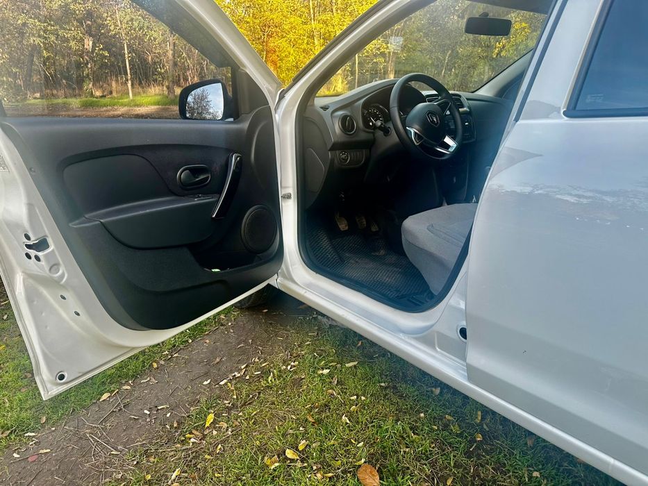 Продам автомобиль Рено Сандеро