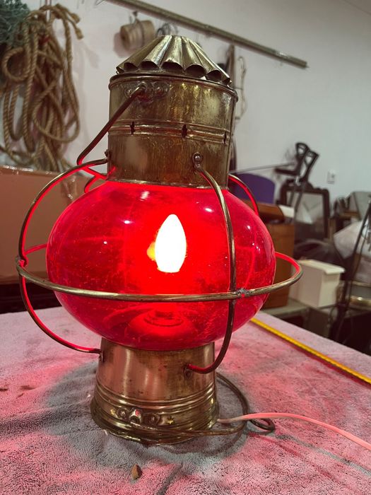 Candieiro de luz vermelha