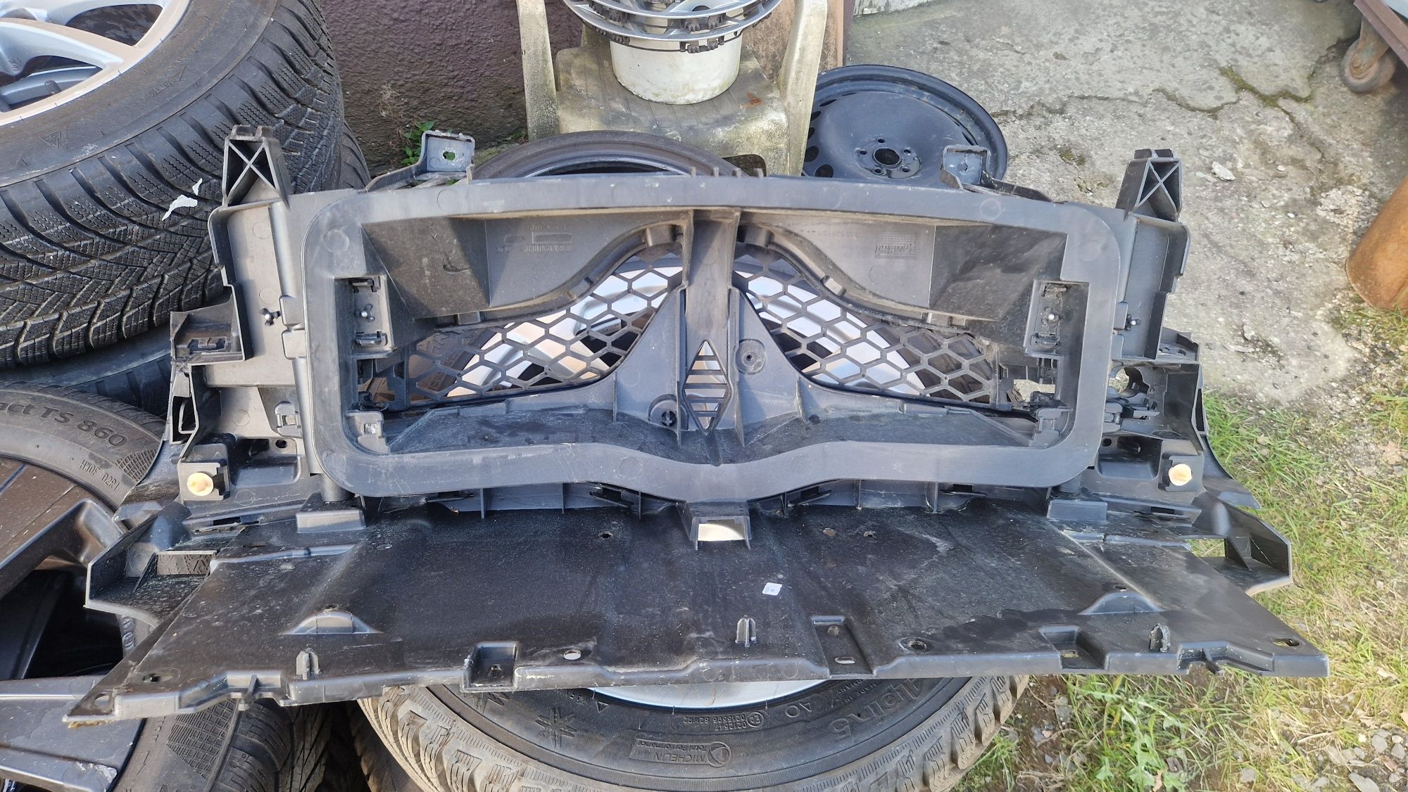 Twingo 3 III wzmocnienie Grill Atrapa
