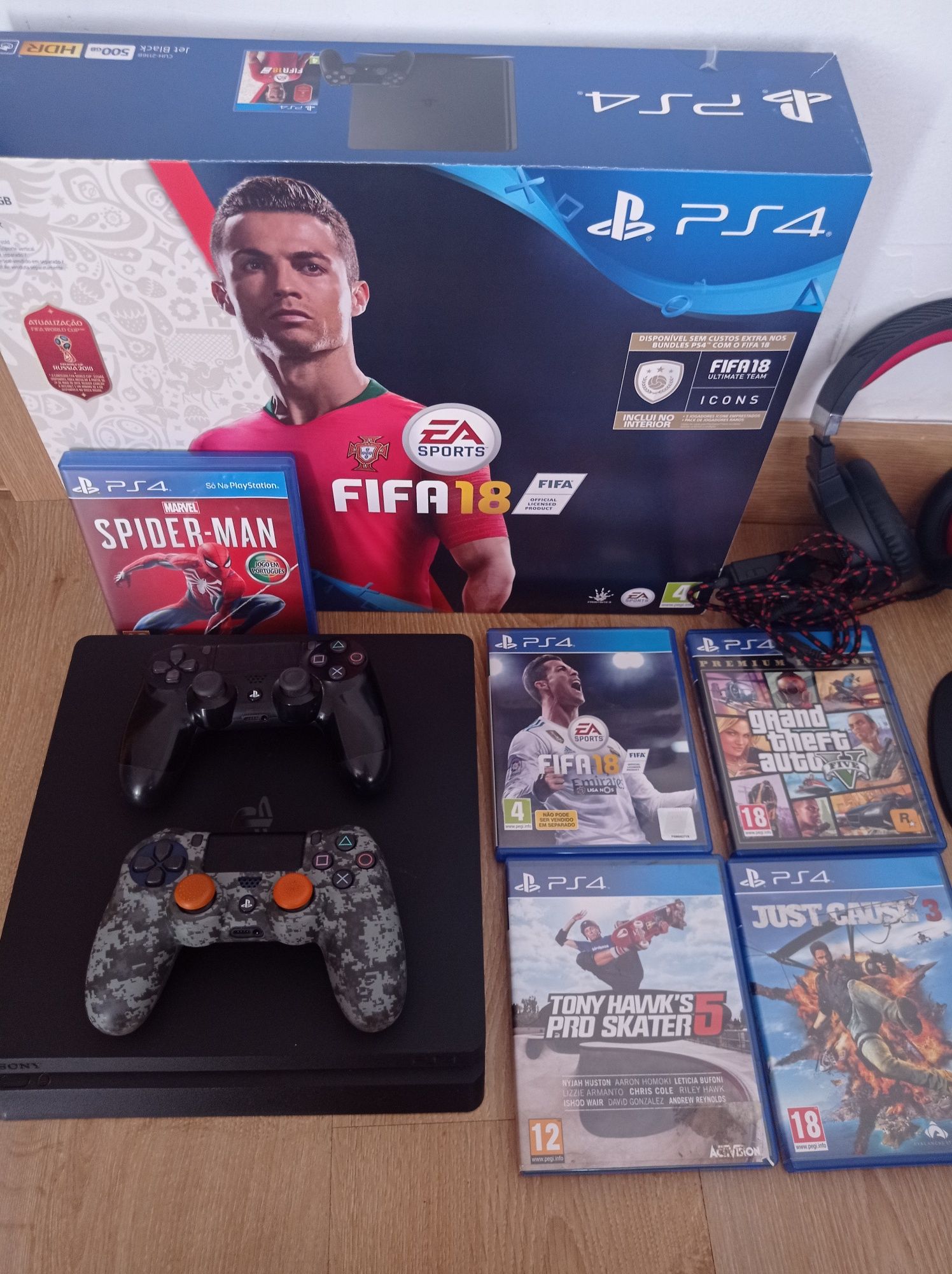 PS4 Slim + 2 comandos + 5 Jogos