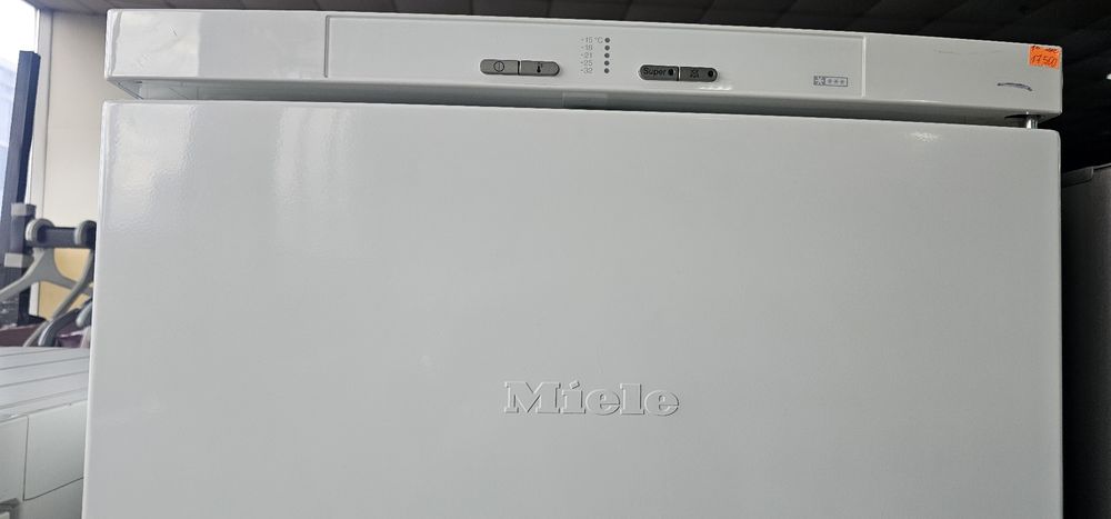 Морозильна камера Miele