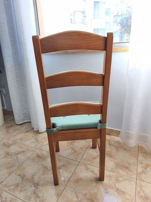 Conjunto de 5 Cadeiras de madeira com forro verde