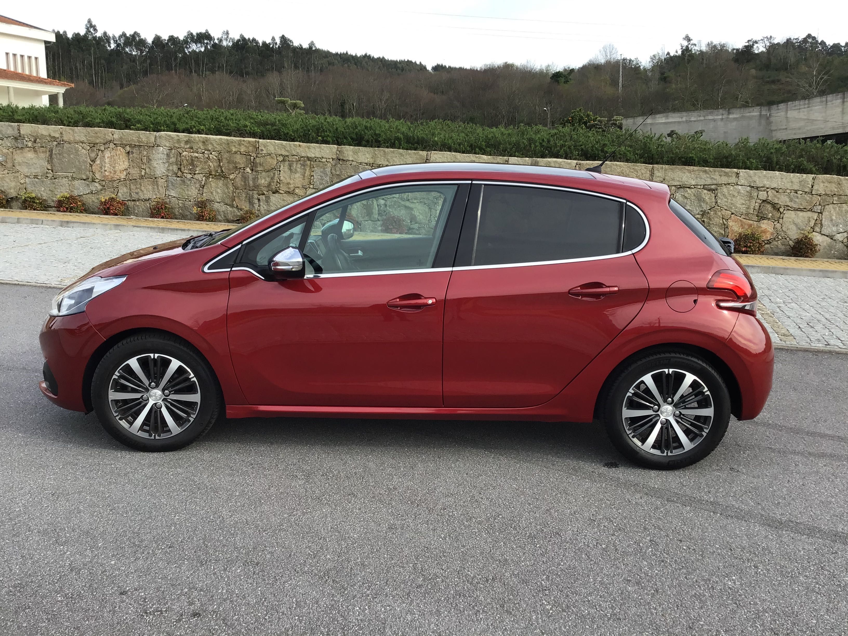 Peugeot 208 PureTech Allure 2017/12