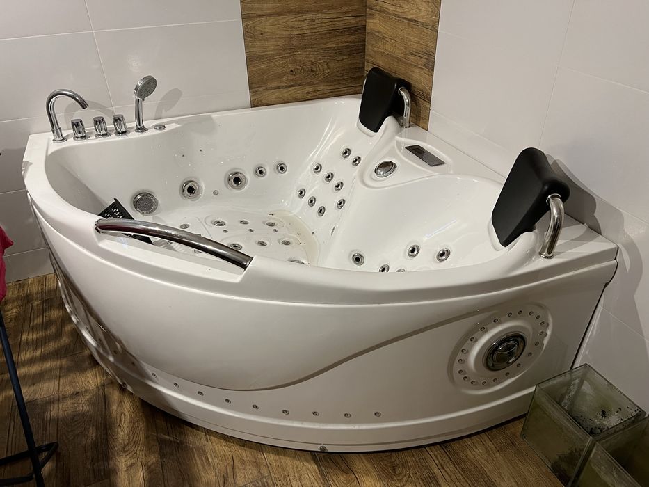Wanna z hydromasażem Mika