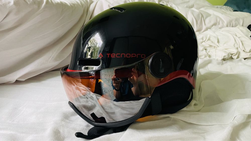 Kask narciarski z szybą Tecnopro
