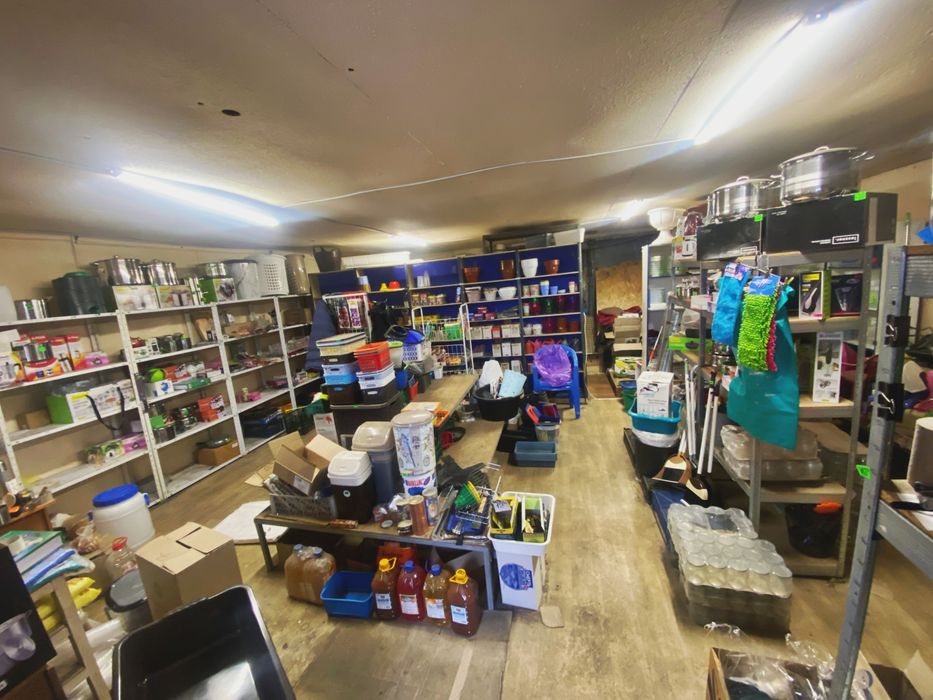 Ринковий комплекс на Анголенко: три торговельні павільйони та склад.