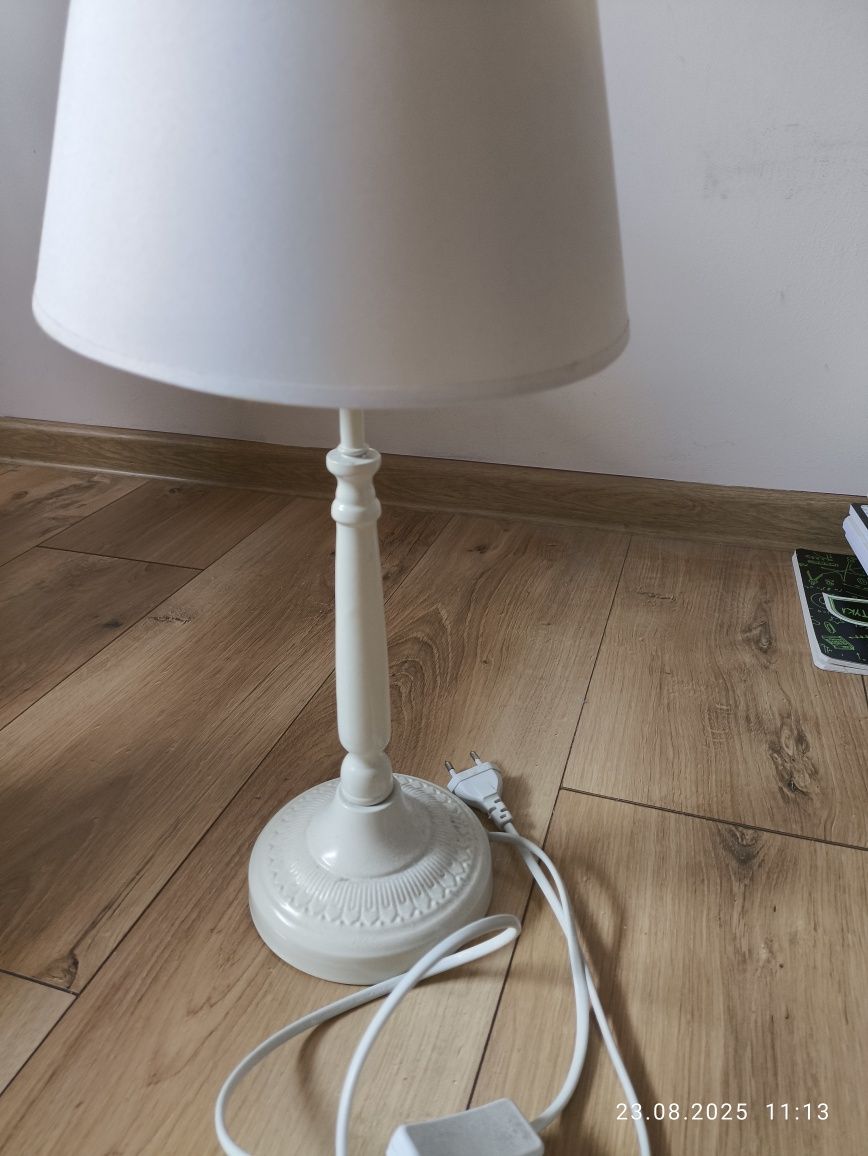 Lampa stołowa z abażurem