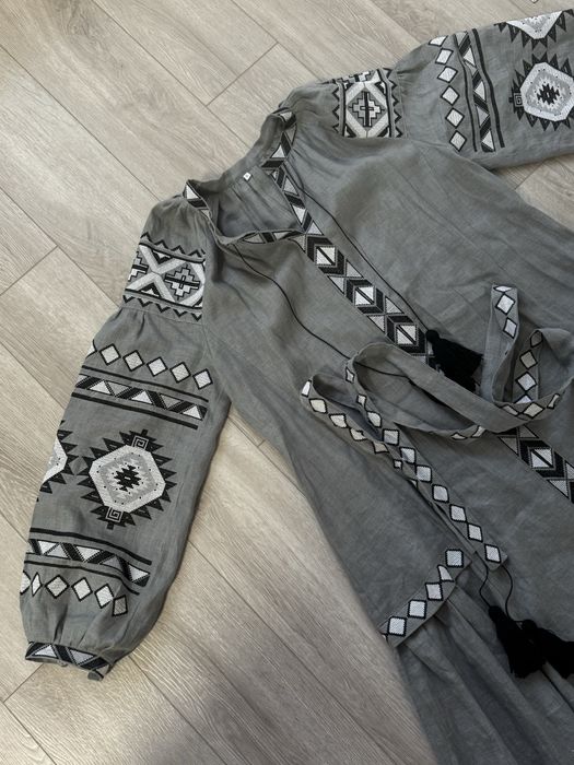 Вишита сукня ( натуральний льон)