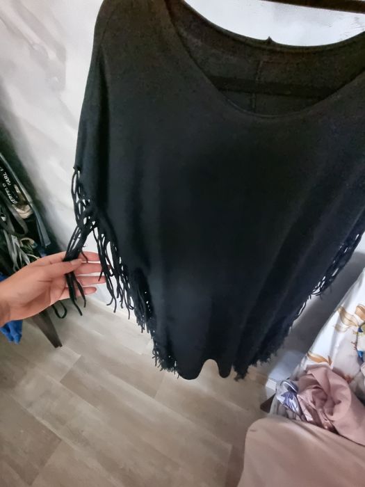 Bluzka, tunika  z frędzlami, boki dłuższe.