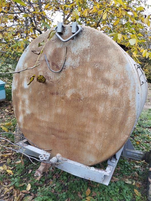 Бочка для води 3 куби, з насосом та редуктором, на колесах.