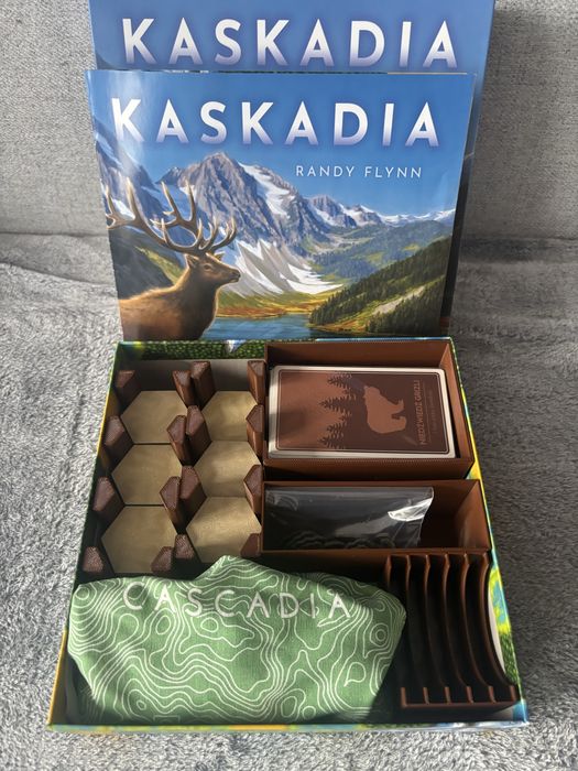Kaskadia + insert + karty promocyjne
