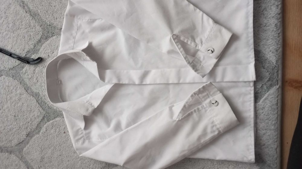 Biała koszula dziecięca