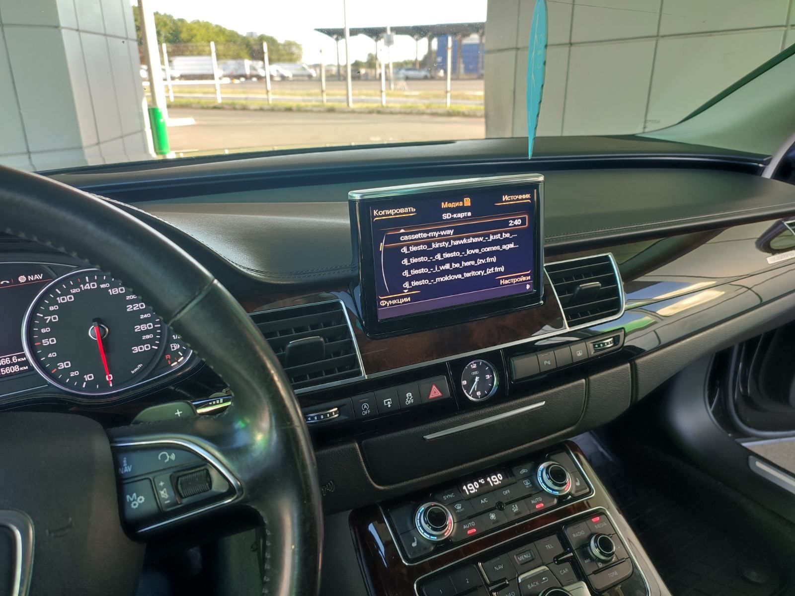 Audi A8 Long Срочно