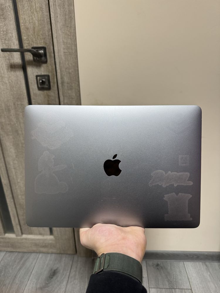 Macbook pro 13 2018 core i5 16/256gb