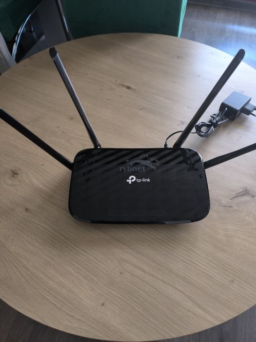 router TP-LINK model: EC230-G1
Działa zarówno na pasmach 2.4 GHz, jak