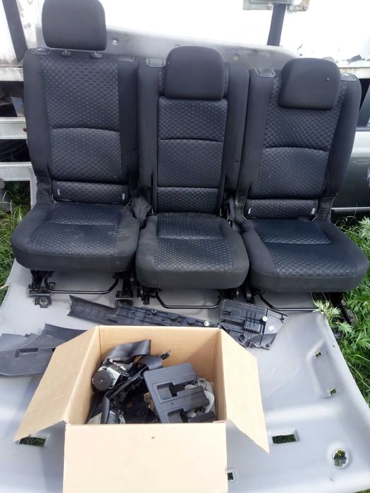 TOYOTA VERSO 09-18 fotele przekładka vana II rząd pasy komplet
