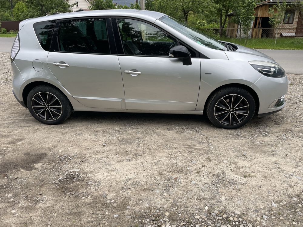 Автомобіль Renault Scenic