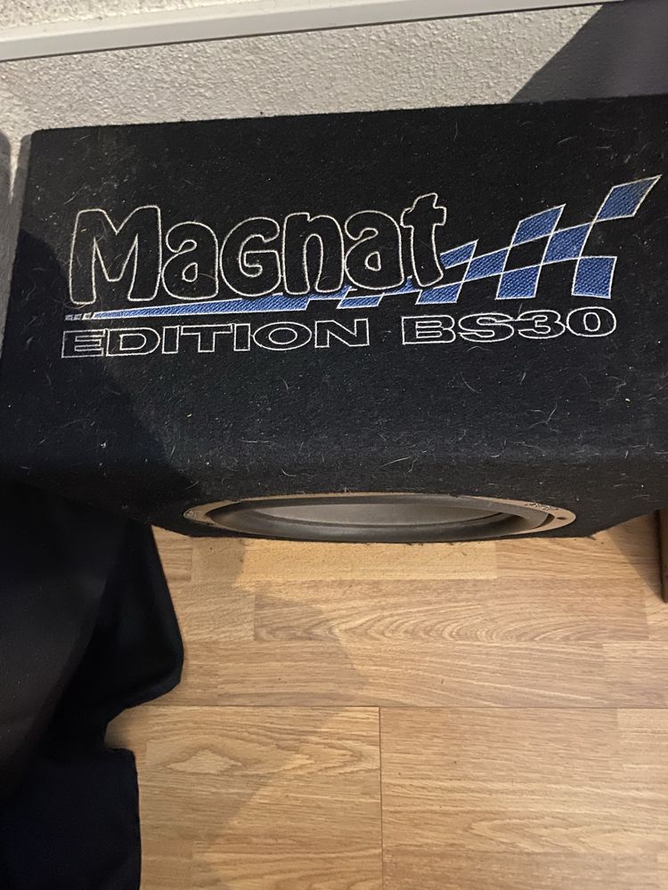 Subwoofer Magnat + amplificafor Magnat
