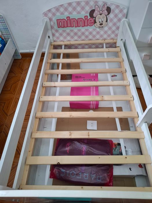 Cama minnie c/colchão e traves laterais