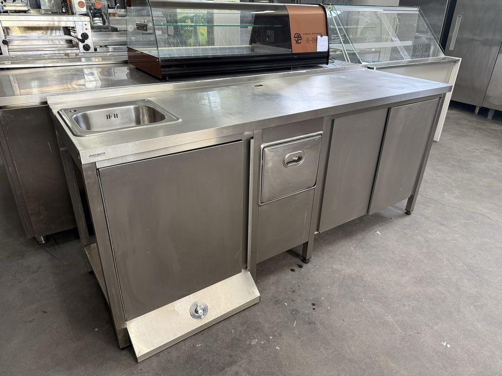 Bancada em inox para maquina de cafe com pio e tulha