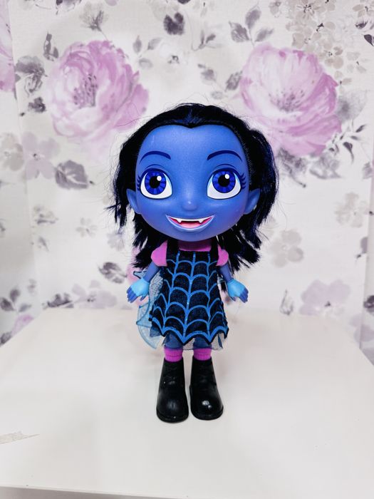 Duża lalka, Disney Wampiryna