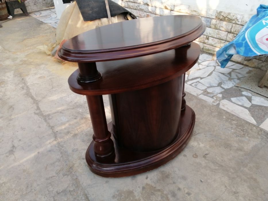 Bar de Sala em bom estado