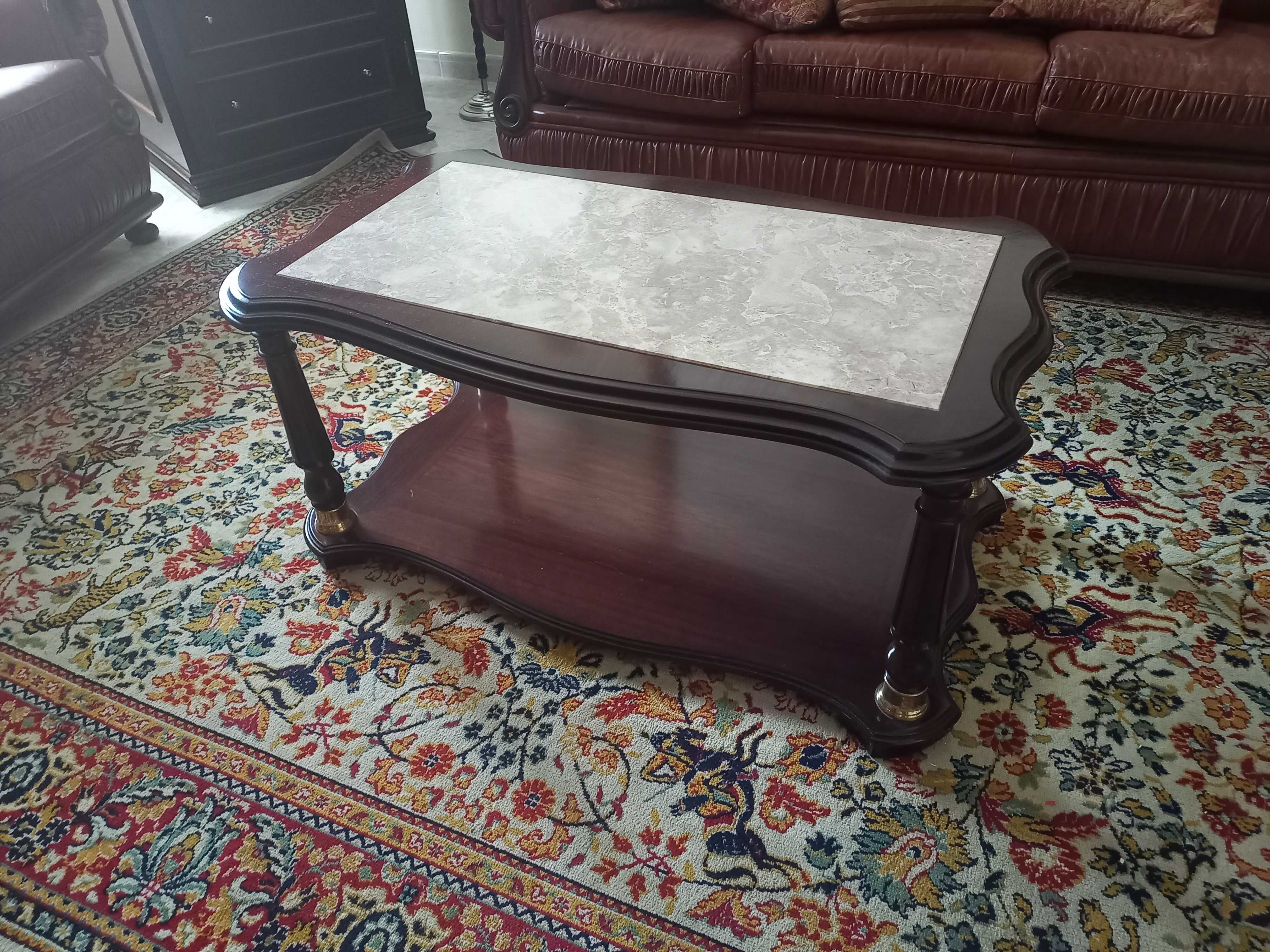 Mesa de apoio de sofás.
