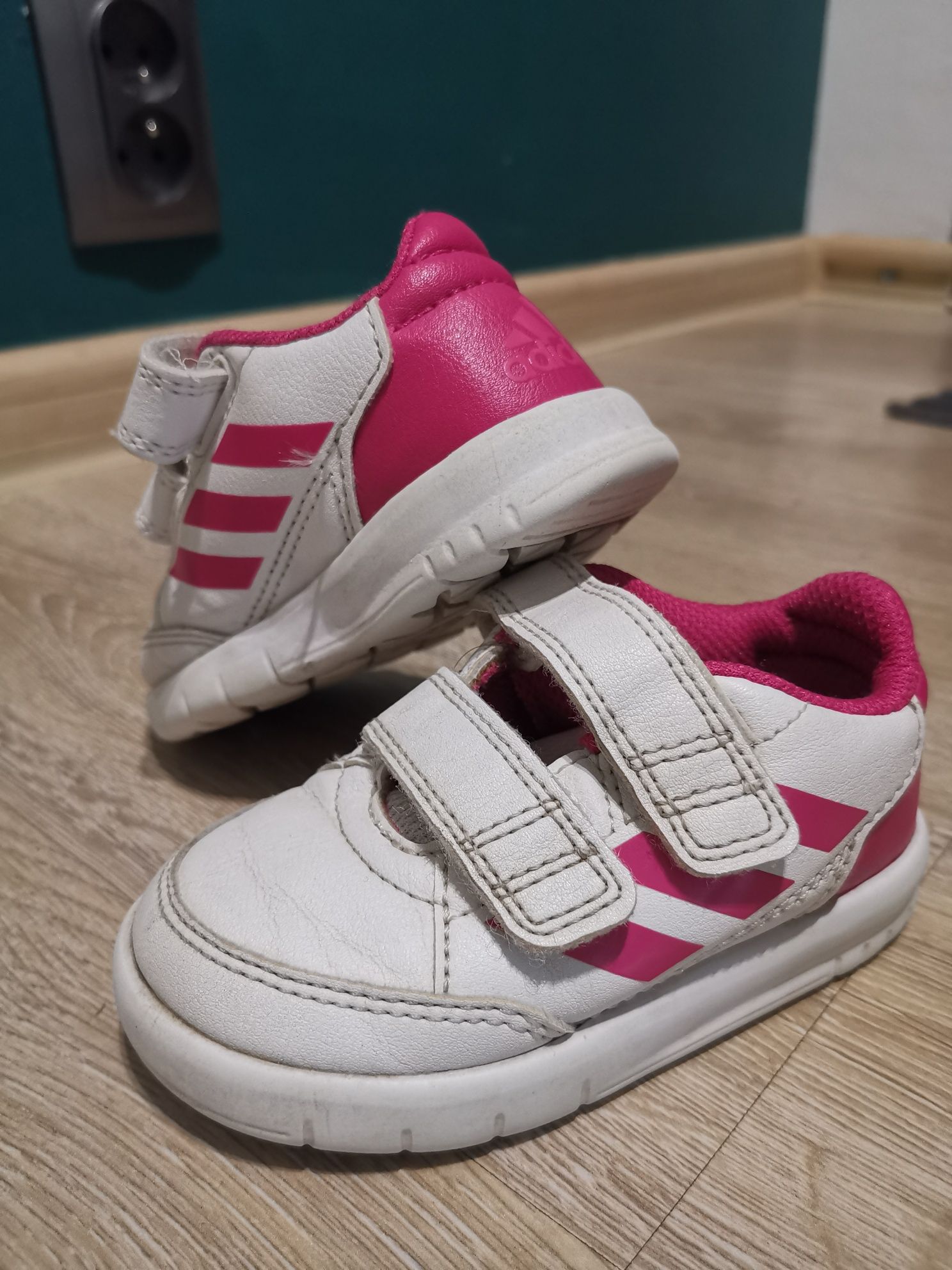 Adidasy niemowlęce na rzepy marki ADIDAS R. 20