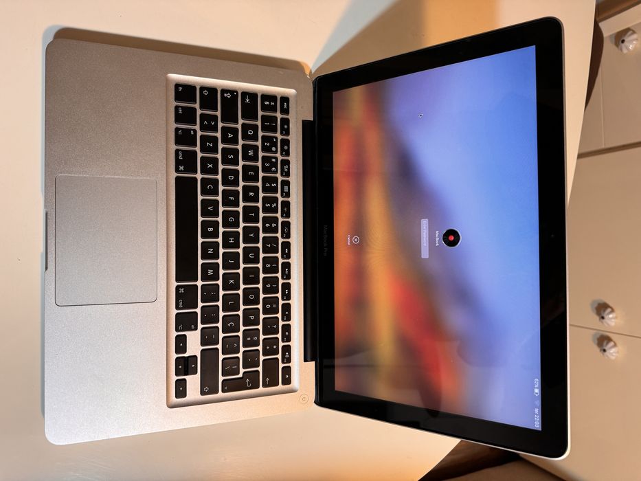 Macbook Pro cinza