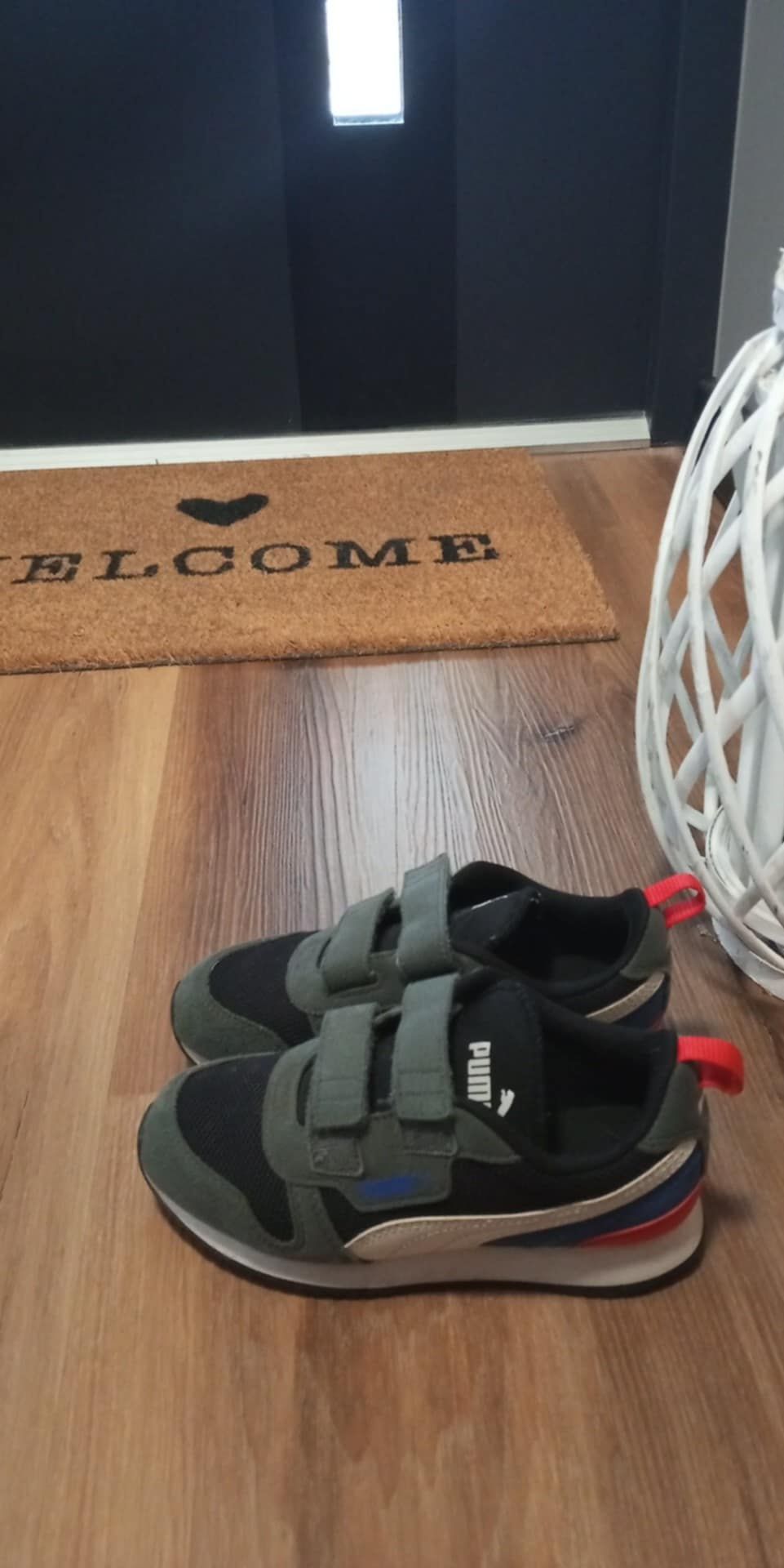Buty dziecięce Puma R32 jak nowe