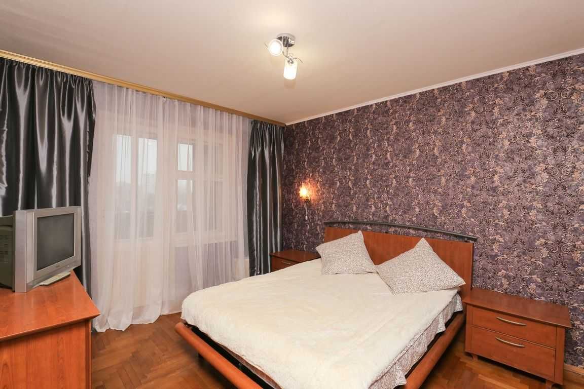 Подобово 2 кімн квартира.  Автозаводська,79.  Інститут ендокринології