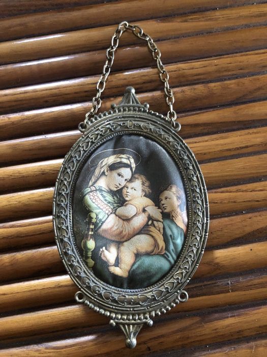 Imagem religiosa com pintura em tecido