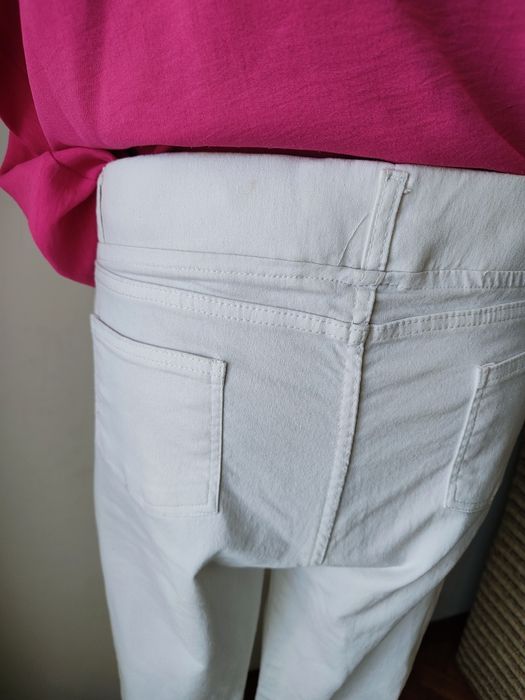 Białe jeansy z przetarciami i dziurami proste nogawki wysoki stan XXXL