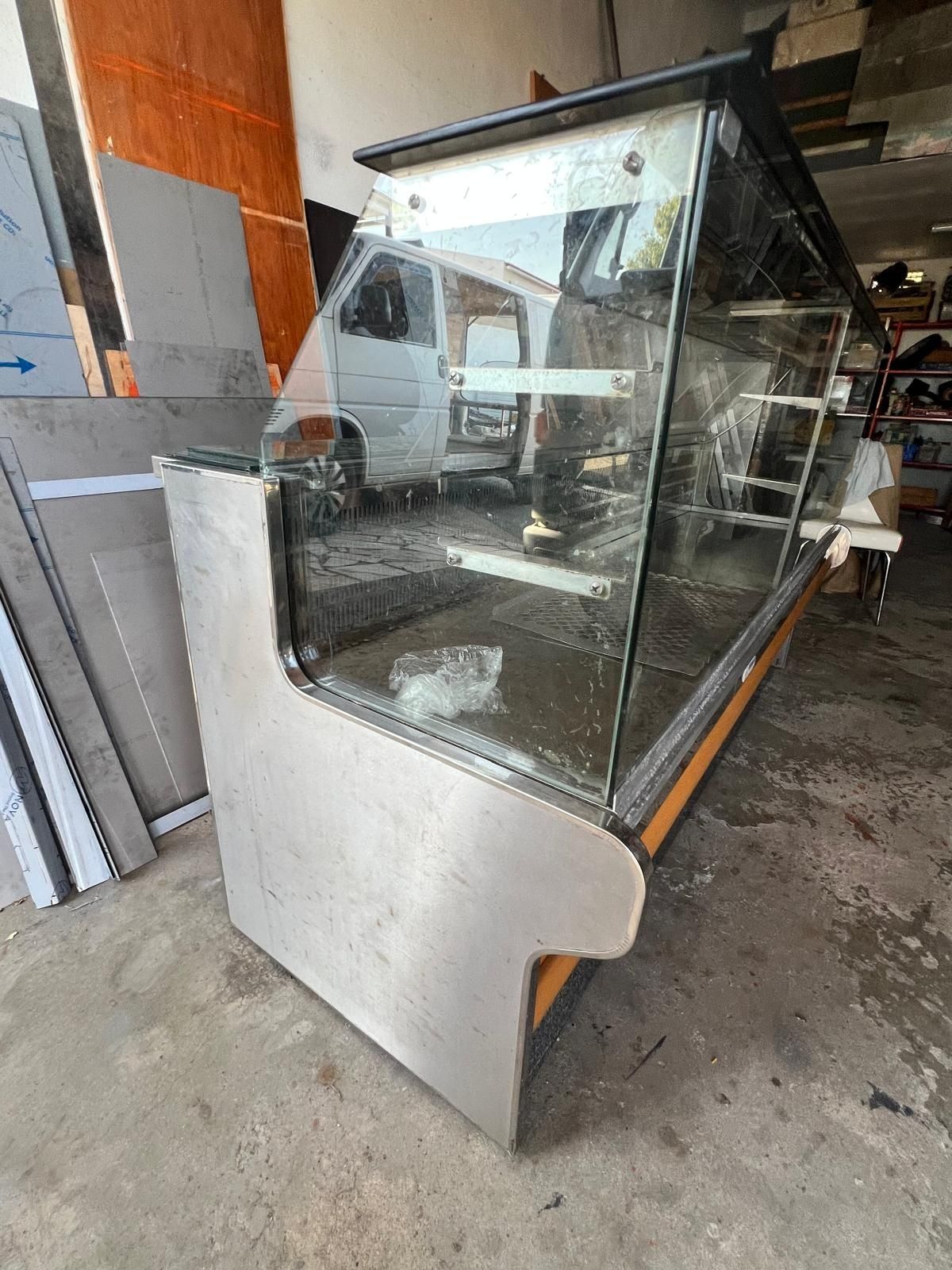 Vitrine com 2 metros