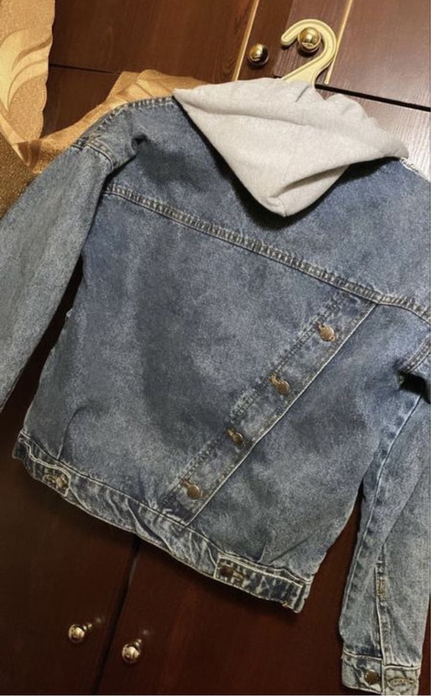 Женский джинсовый пиджак