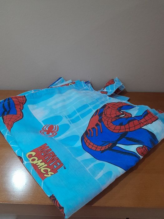Cortinados do homem aranha