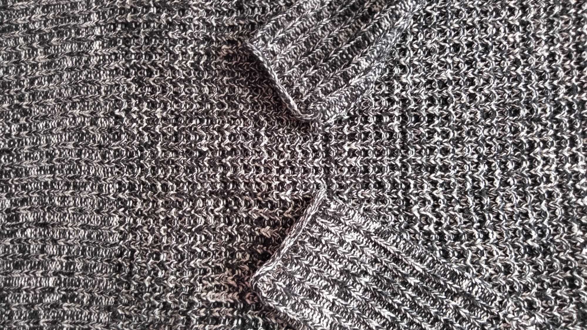 Sweter sukienka z kapturem rozmiar S firmy New Yorker