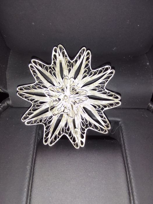 Piękna stara broszka