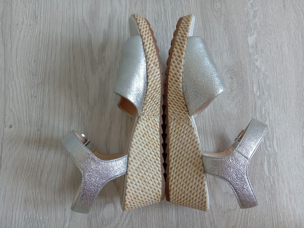 Sandały na koturnie Clarks r.40