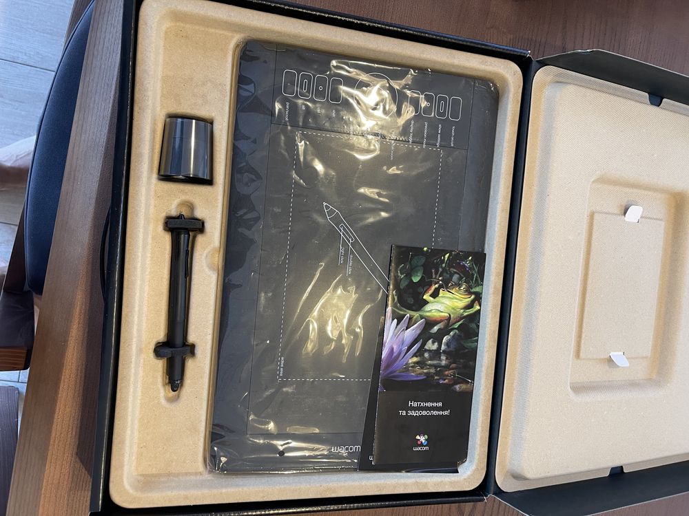 Графічний планшет Wacom Intuos 5 touch PTH-650