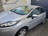 Ford fiesta cinza