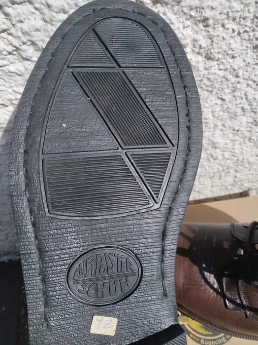 Botas em pele, nº42, novas. Baixa de preço (valor minimo)