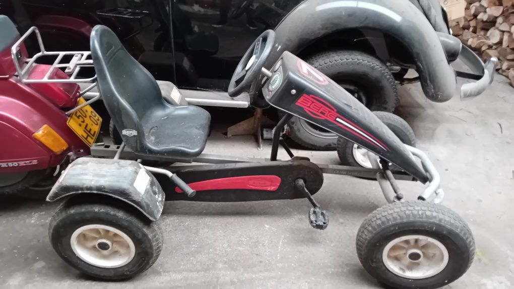 Vendo ou troco por algo de meu interesse.Kart Berg, carro a pedais