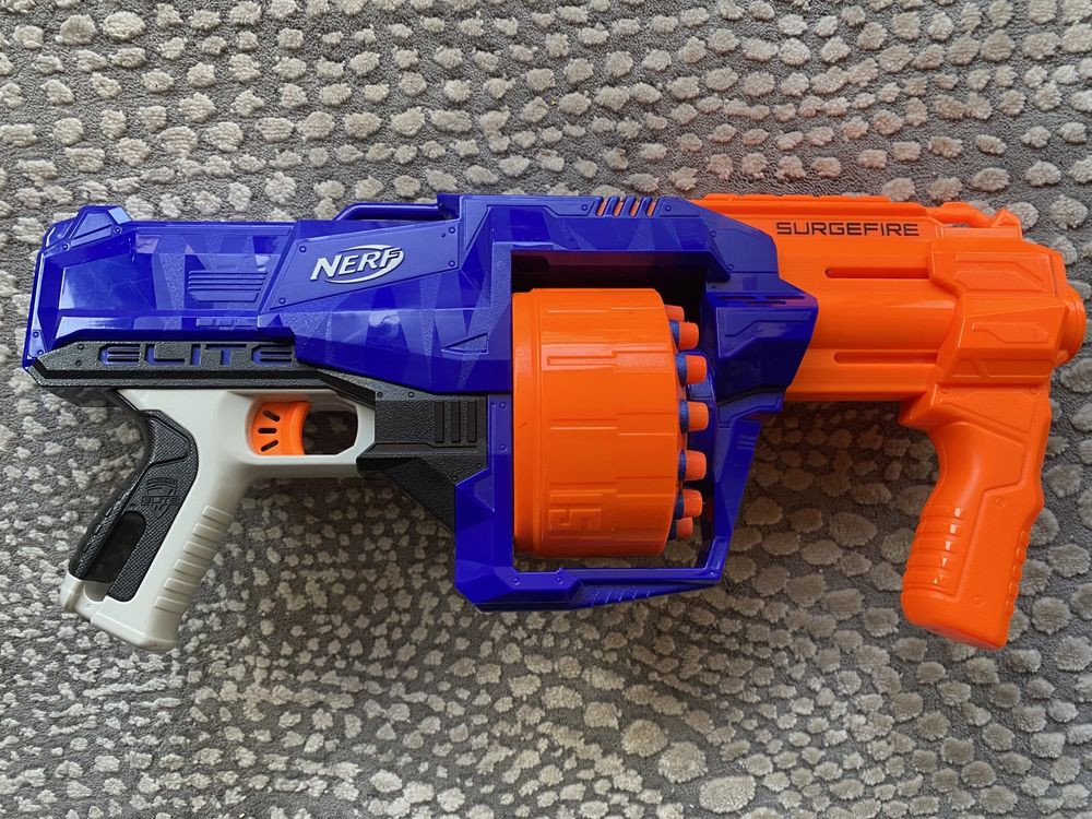 Pistolet Nerf i naboje