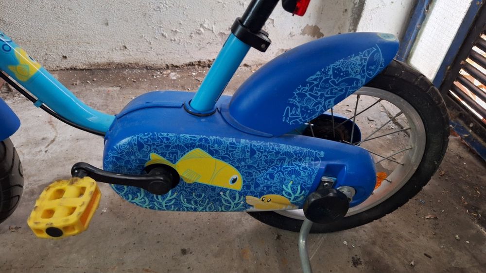 Bicicleta Crianca em Bom estado b'twin com rodas aprendizagem
