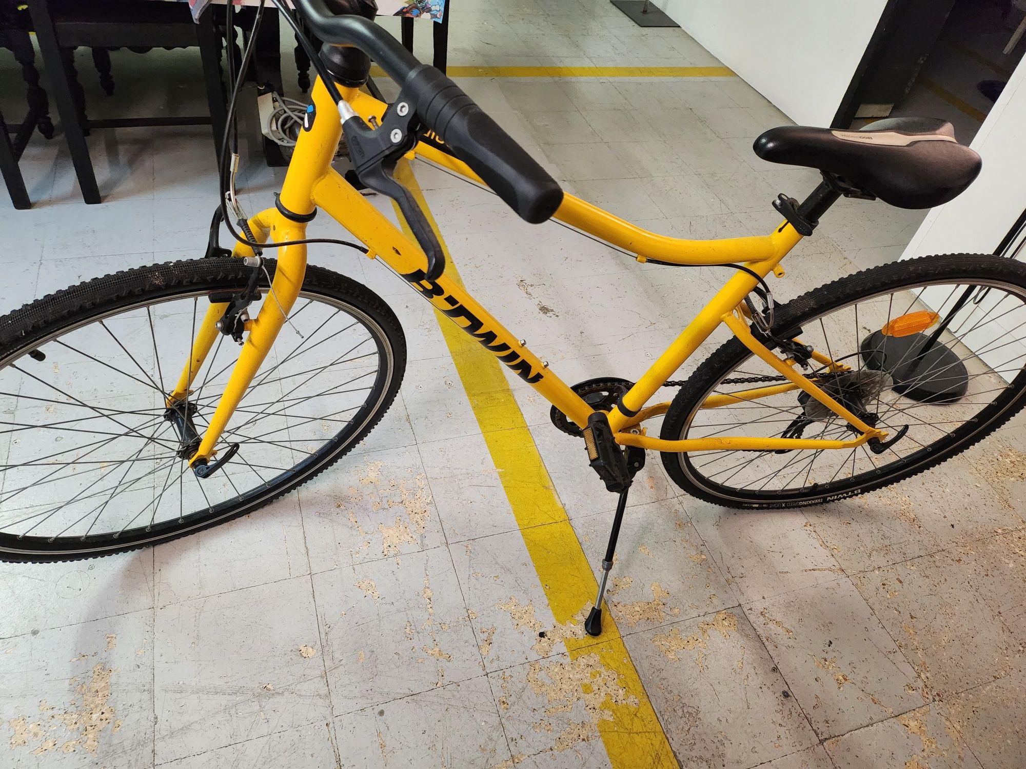 Venho bicicleta semi nova