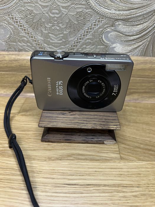 Цифровий фотоапарат Canon IXUS 75 Silver