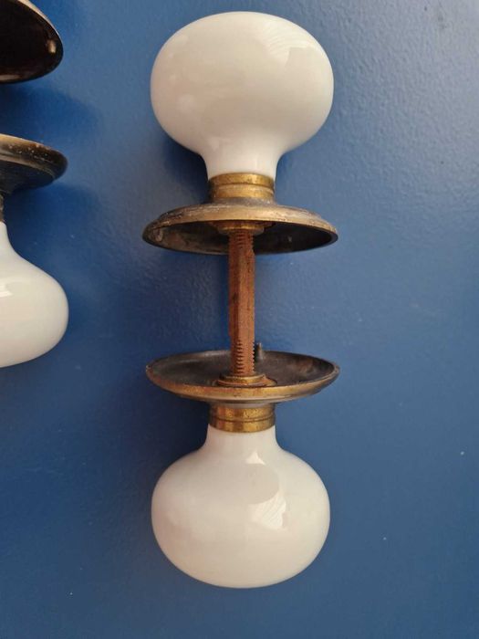 3 Pares de maçanetas antigas em porcelana branca